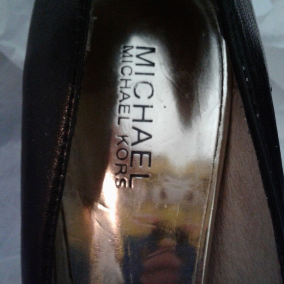 👠 MK Leather Double Buckle Heels 👠 - Picture 2 of 8